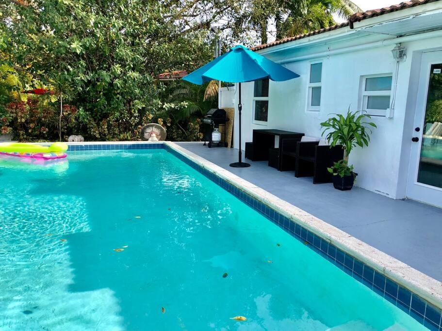 House With Pool, 10 Mins Drive To The Beach! Villa Miami Shores Екстериор снимка