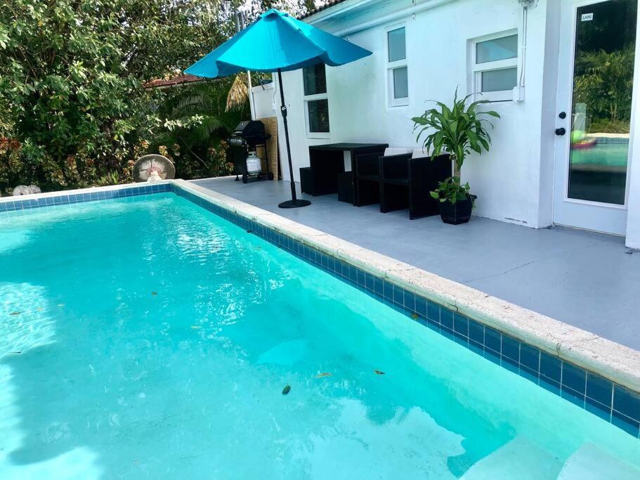 House With Pool, 10 Mins Drive To The Beach! Villa Miami Shores Екстериор снимка