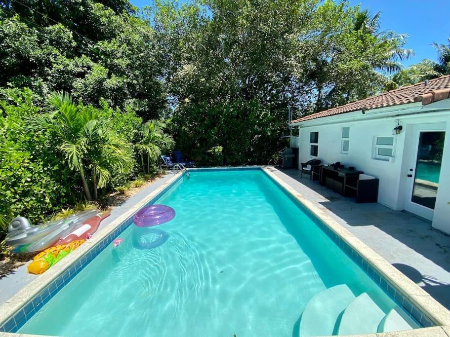 House With Pool, 10 Mins Drive To The Beach! Villa Miami Shores Екстериор снимка