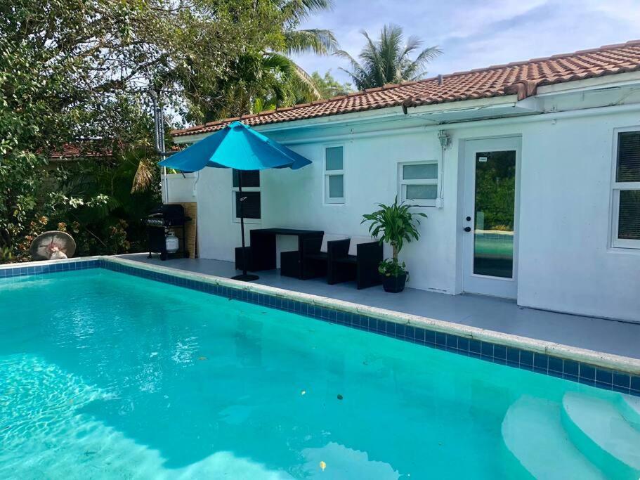 House With Pool, 10 Mins Drive To The Beach! Villa Miami Shores Екстериор снимка